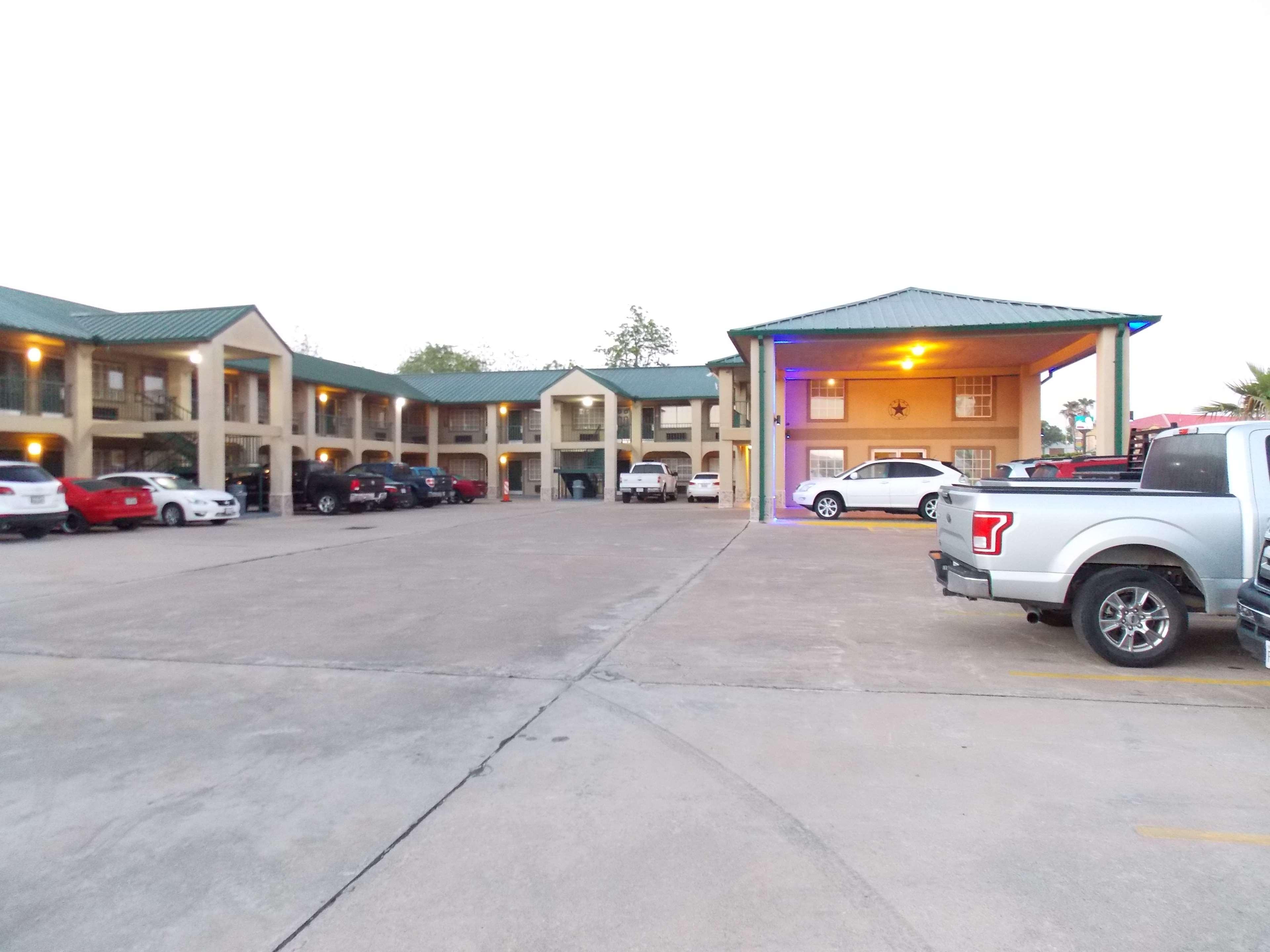 Best Western Executive Inn Hallettsville Екстер'єр фото