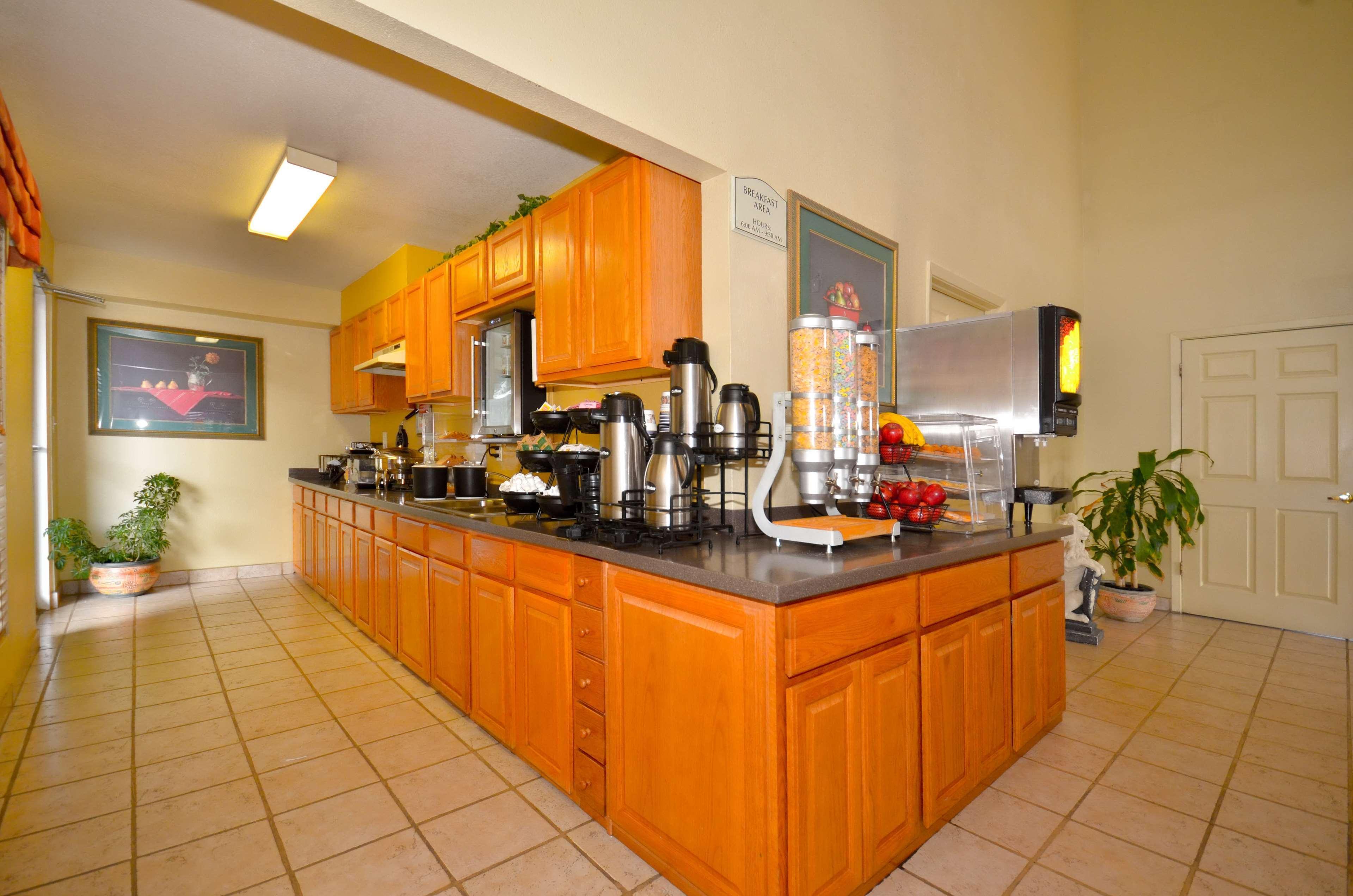 Best Western Executive Inn Hallettsville Екстер'єр фото