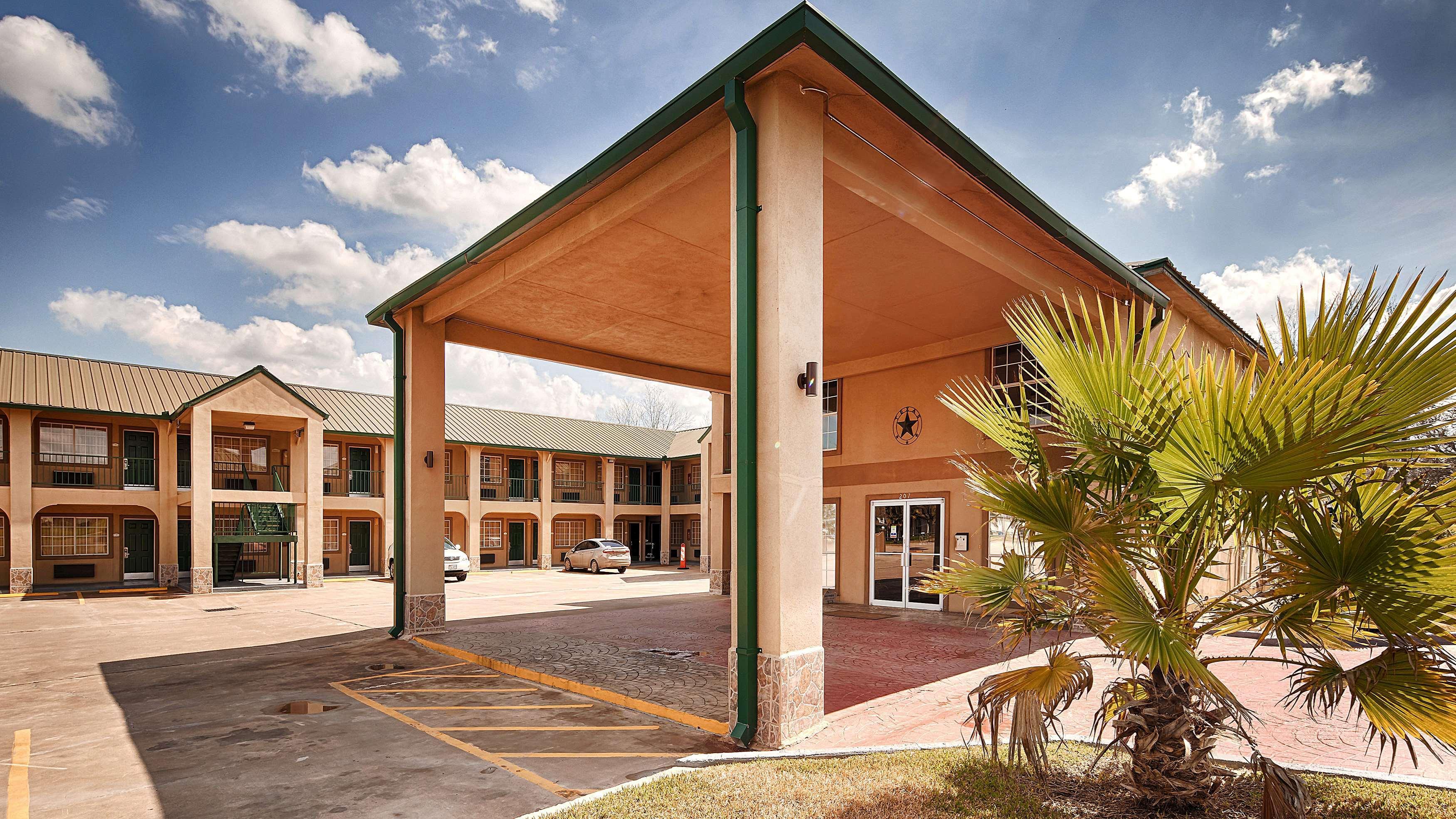 Best Western Executive Inn Hallettsville Екстер'єр фото