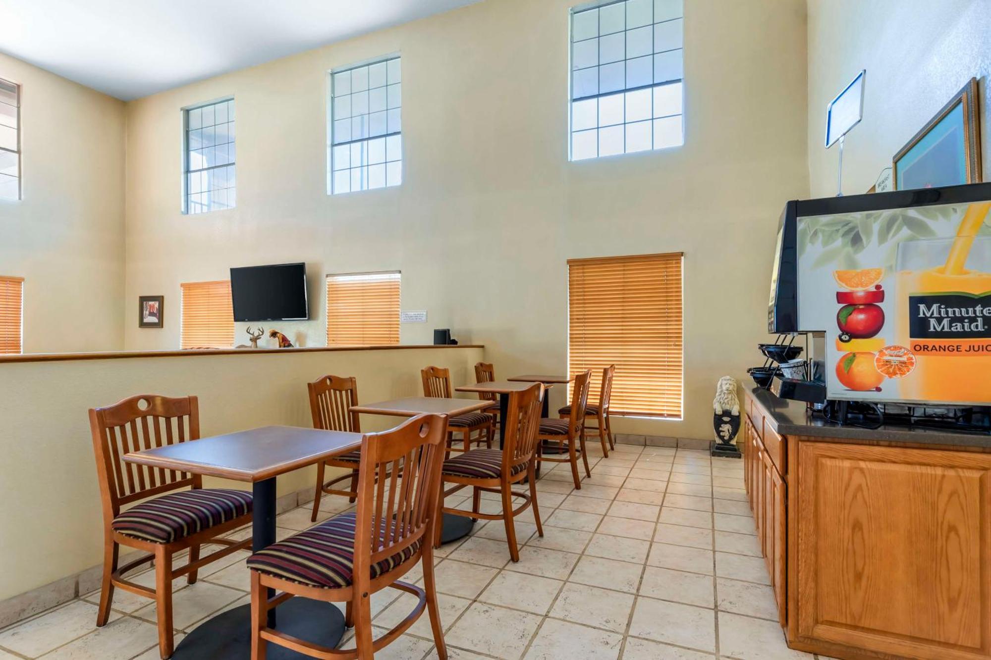Best Western Executive Inn Hallettsville Екстер'єр фото
