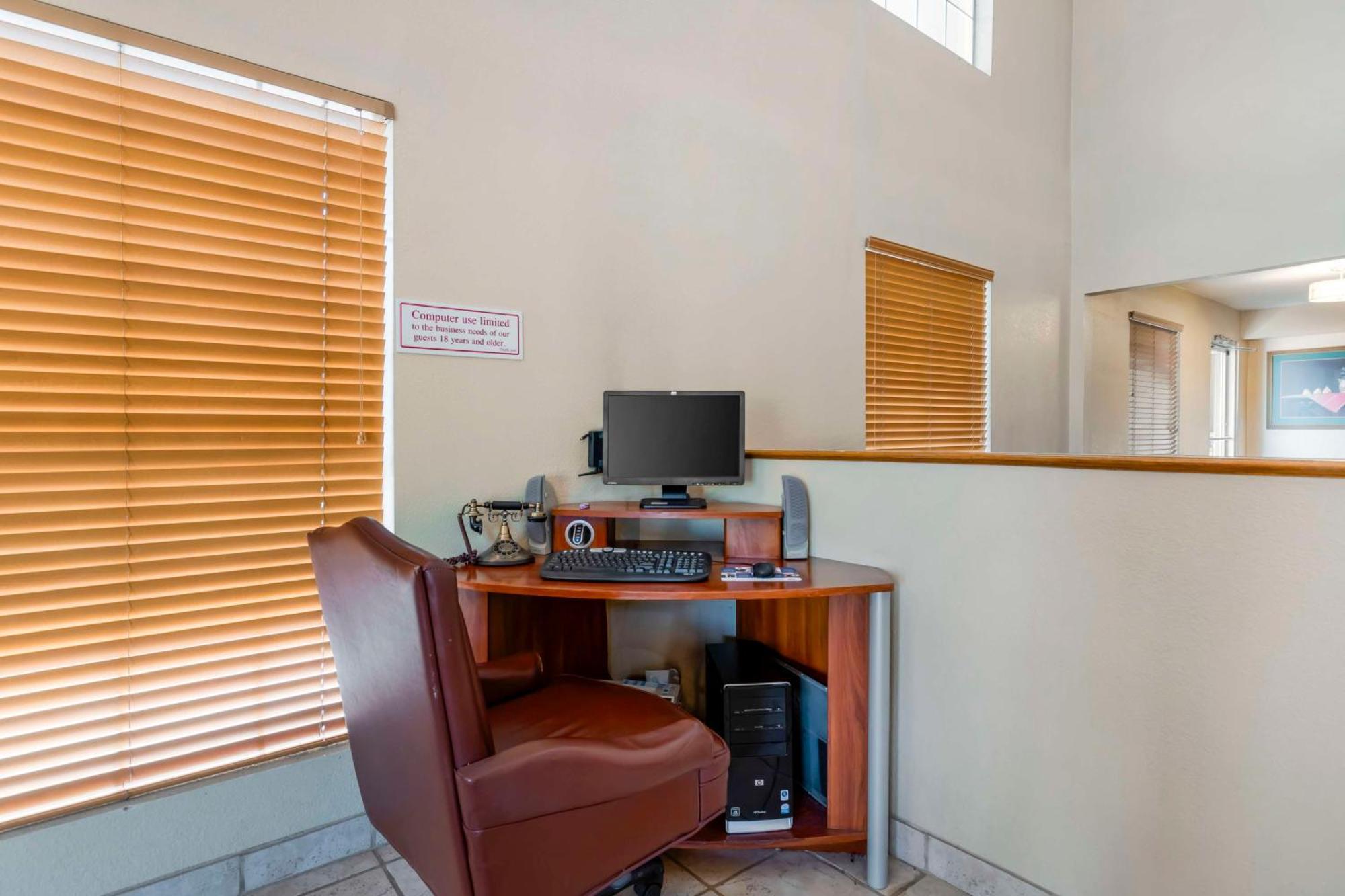 Best Western Executive Inn Hallettsville Екстер'єр фото