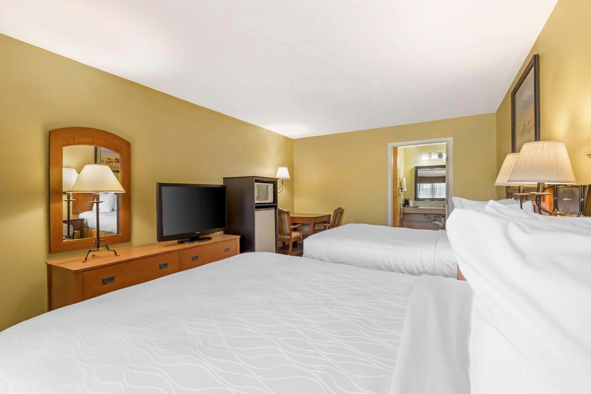 Best Western Executive Inn Hallettsville Екстер'єр фото