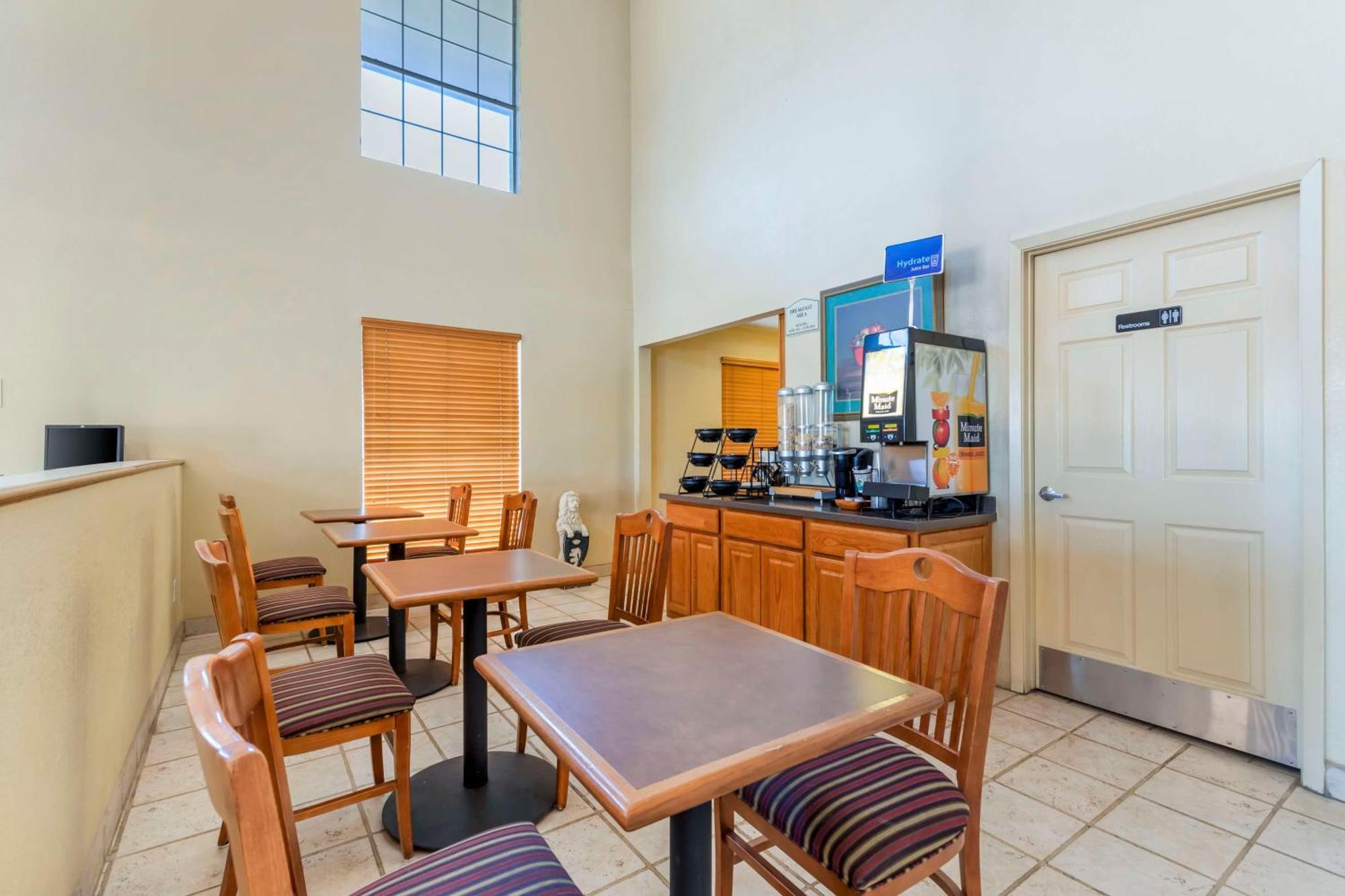 Best Western Executive Inn Hallettsville Екстер'єр фото