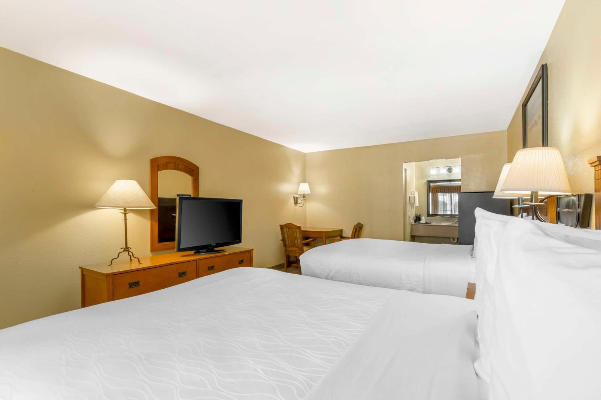 Best Western Executive Inn Hallettsville Екстер'єр фото
