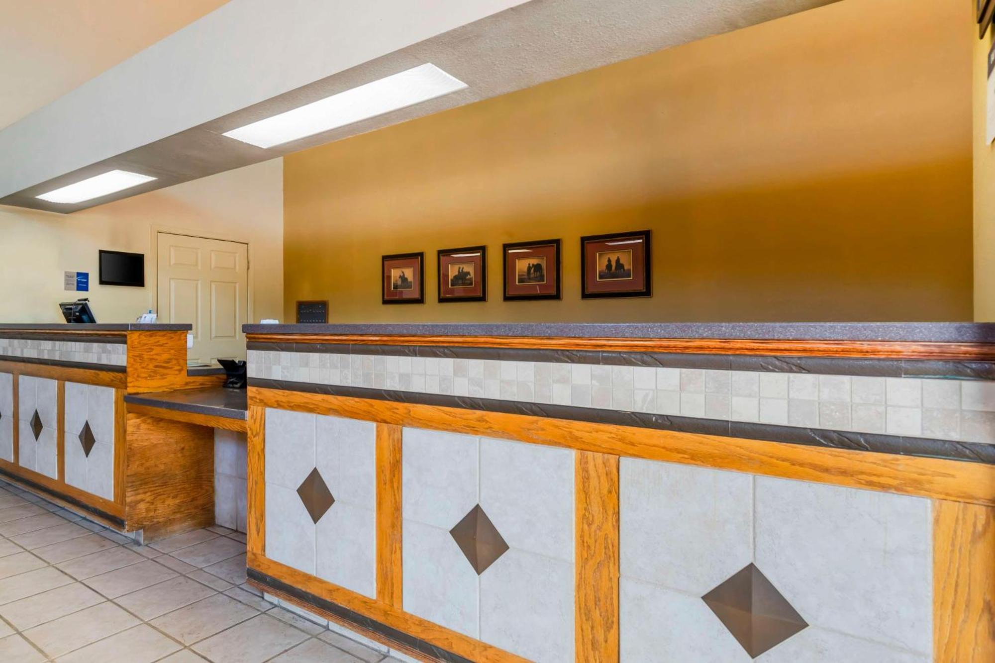 Best Western Executive Inn Hallettsville Екстер'єр фото