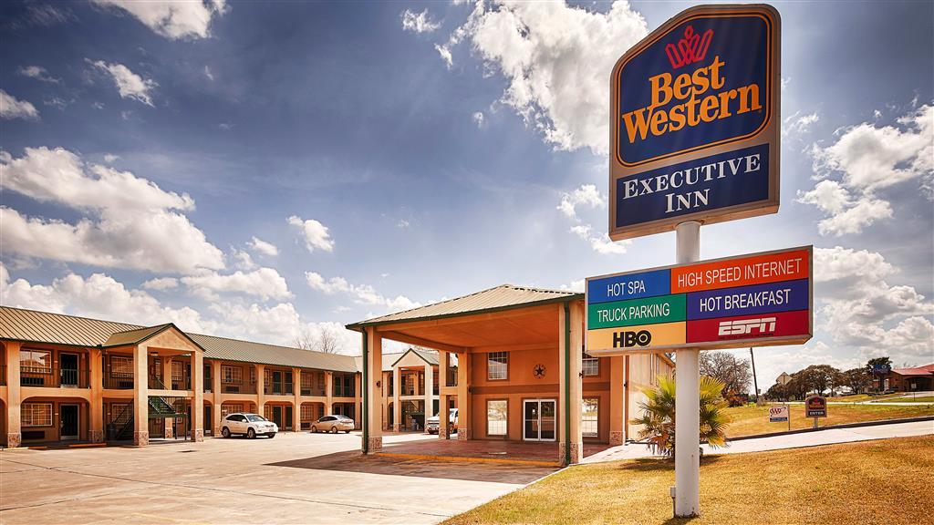 Best Western Executive Inn Hallettsville Екстер'єр фото
